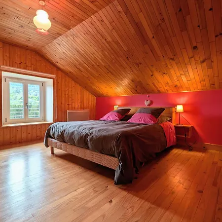 De Montagne Renove Avec Poele A Bois - Saulxures-sur-Moselotte